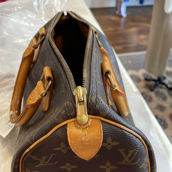 pre loved speedy 25! Great condition and comes with verification paperwork!! - Picture 7 of 8